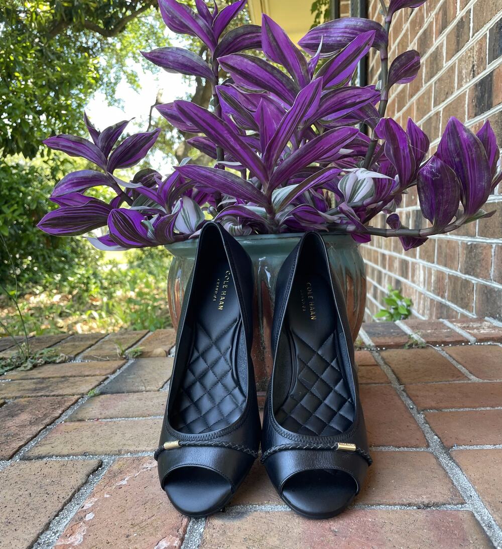Cole Haan Black Leather Peep Toe Wedge Women's Size 9B Gold Hardware Quilted
